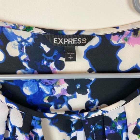 Express Keyhole Sheer Floral Blouse - Picture 6 of 6